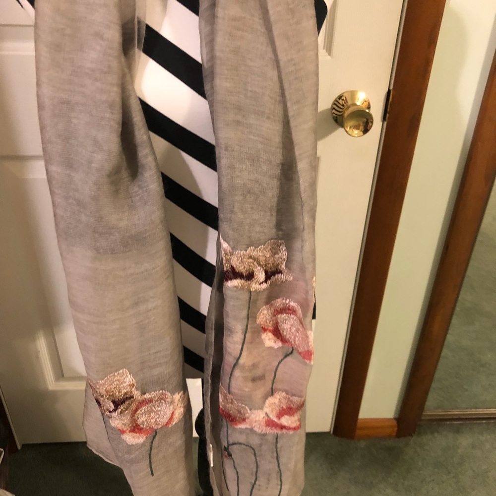 Scarf - Picture 2 of 3